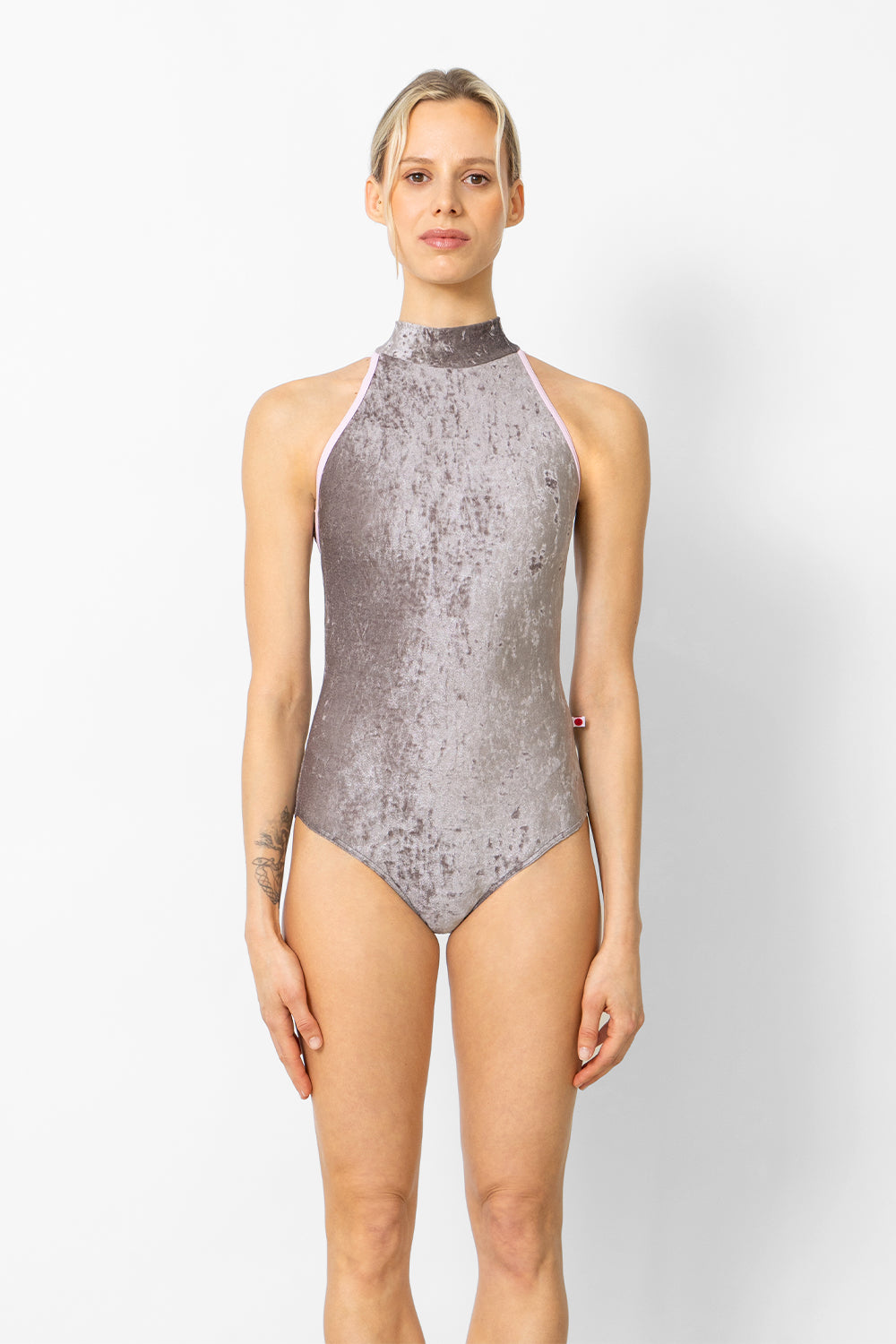 Noe leotard in CV-Phantom body color with T-Rose trim color