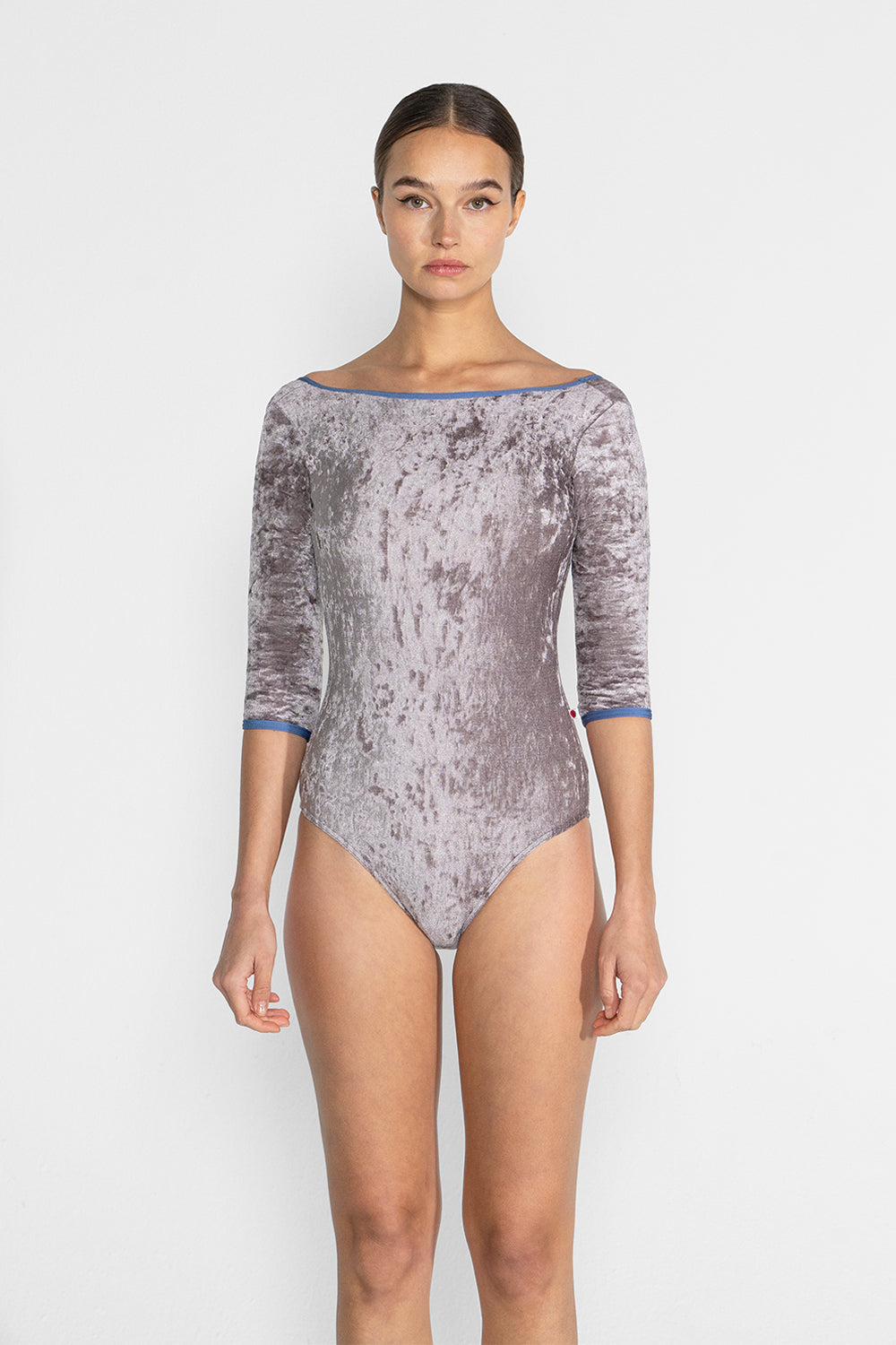 Sofiane leotard in CV-Phantom body color with Half sleeves and N-Arctic trim color