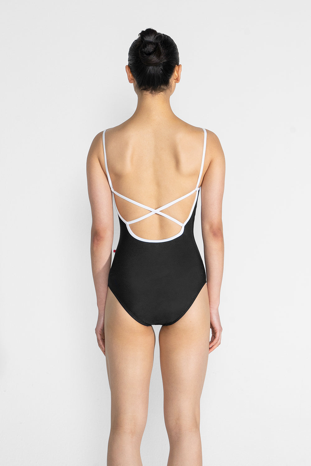 Daniela pinch leotard in N-Black body color with T-White trim color