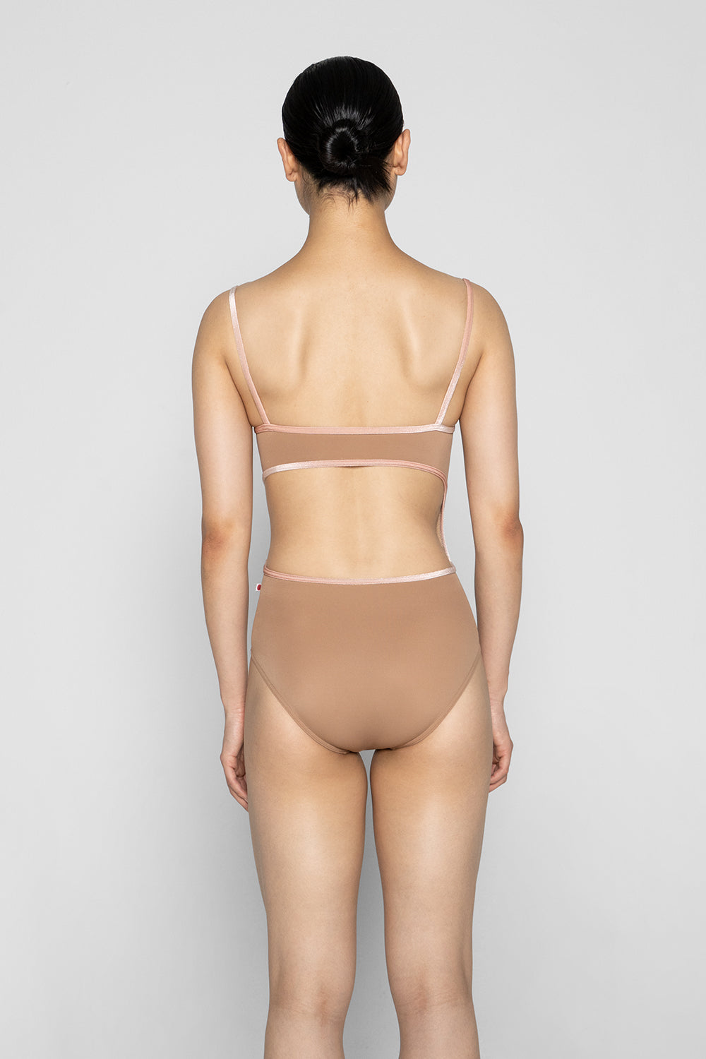 Kiki leotard in T-Sepia body color with V-Blush trim color