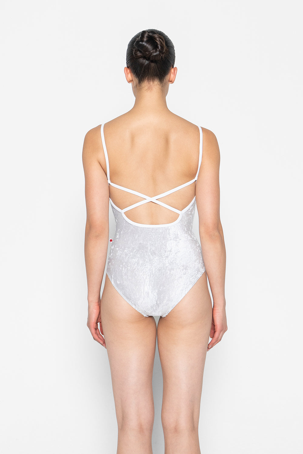 Daniela pinch leotard in CV-Silver body color with T-White trim color