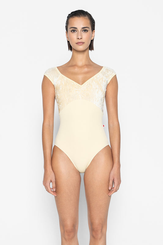 Elli leotard in T-Vanilla body color with CV-Vanilla top color and T-Vanilla trim color